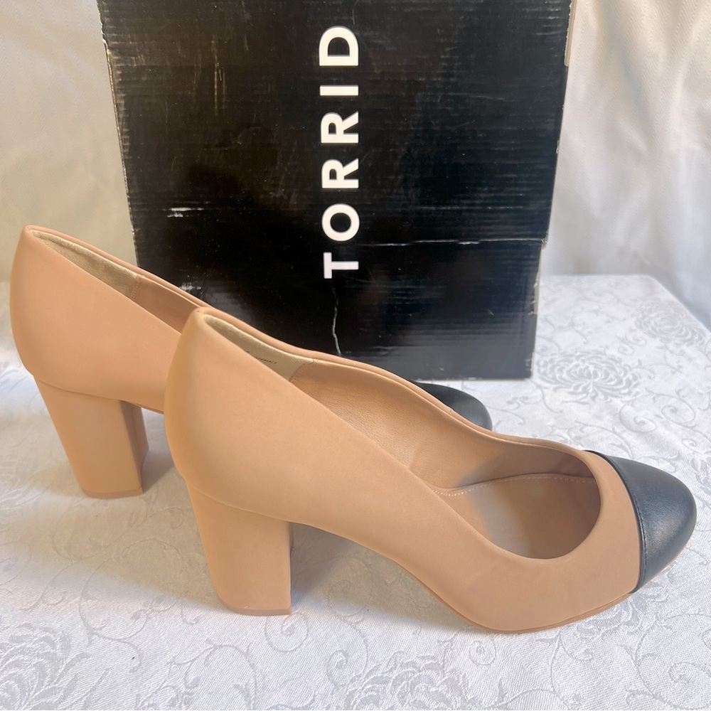 Torrid Tan and Black Women's Heels - Picture 4 of 9